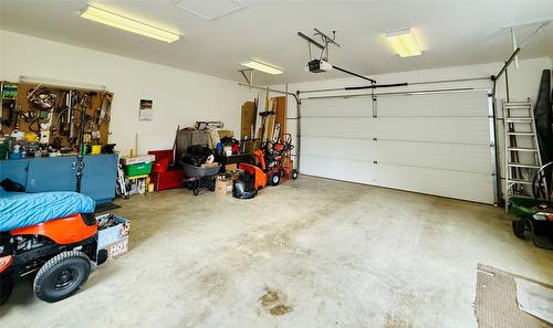 311 302Nd Avenue, Kimberley, BC - Indoor Photo Showing Garage