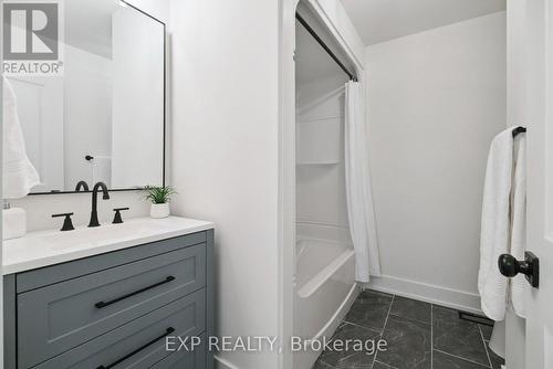 1083 Line 15 N, Oro-Medonte, ON - Indoor Photo Showing Bathroom