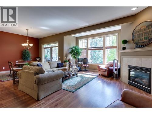 1795 Country Club Drive Unit# 105, Kelowna, BC - Indoor Photo Showing Living Room With Fireplace