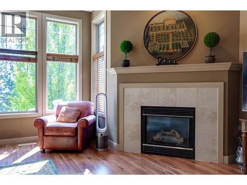 1795 Country Club Drive Unit# 105, Kelowna, BC - Indoor Photo Showing Living Room With Fireplace