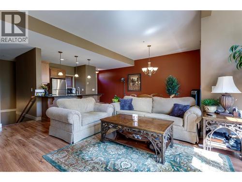 1795 Country Club Drive Unit# 105, Kelowna, BC - Indoor Photo Showing Living Room