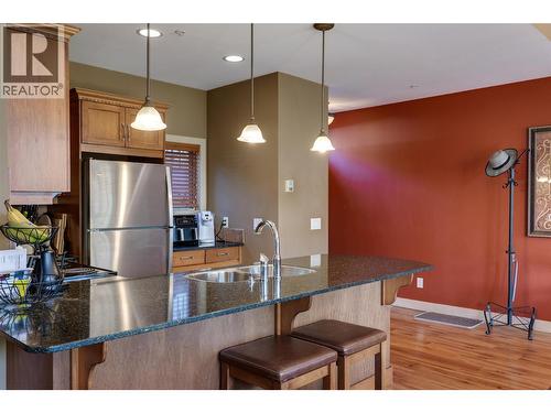 1795 Country Club Drive Unit# 105, Kelowna, BC - Indoor Photo Showing Kitchen With Double Sink With Upgraded Kitchen