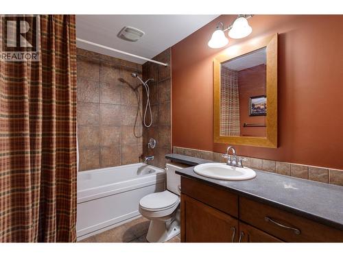 1795 Country Club Drive Unit# 105, Kelowna, BC - Indoor Photo Showing Bathroom