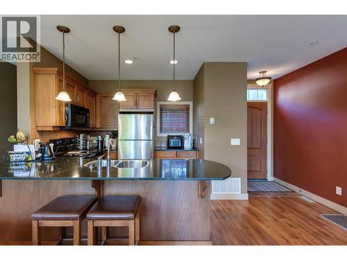 1795 Country Club Drive Unit# 105, Kelowna, BC - Indoor Photo Showing Kitchen With Double Sink