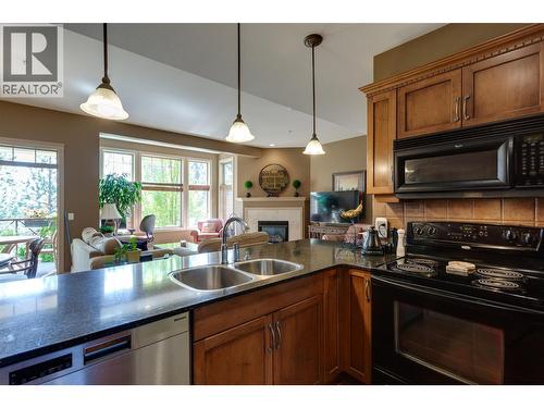 1795 Country Club Drive Unit# 105, Kelowna, BC - Indoor Photo Showing Kitchen With Double Sink
