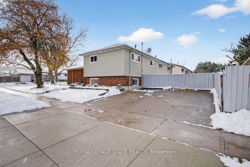 2 Country Club Drive, Hamilton, ON 