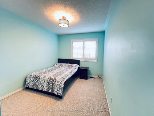 32B-1084 Queen Street W, Mississauga, ON - Indoor Photo Showing Bedroom