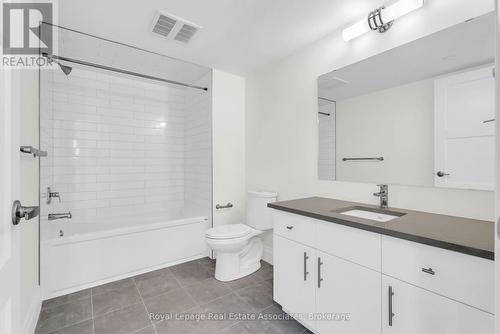 1212 - 93 Arthur Street S, Guelph, ON - Indoor Photo Showing Bathroom