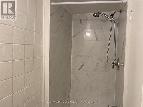 Bathroom - Shower - 402 - 7 Gale Crescent, St. Catharines, ON - Indoor Photo Showing Bathroom