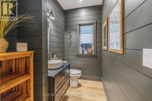 1025 Davis Drive, Gravenhurst, ON - Indoor Photo Showing Bathroom