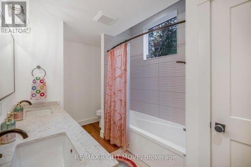 1025 Davis Drive, Gravenhurst, ON - Indoor Photo Showing Bathroom