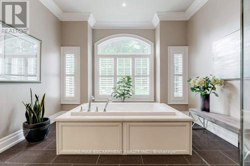 2462 No 2 Side Road, Burlington, ON - Indoor Photo Showing Bathroom