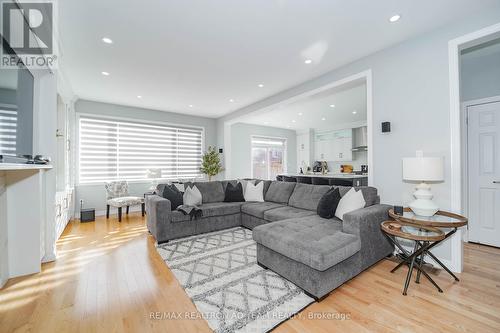 1109 Baltic Lane, Pickering, ON - Indoor Photo Showing Living Room