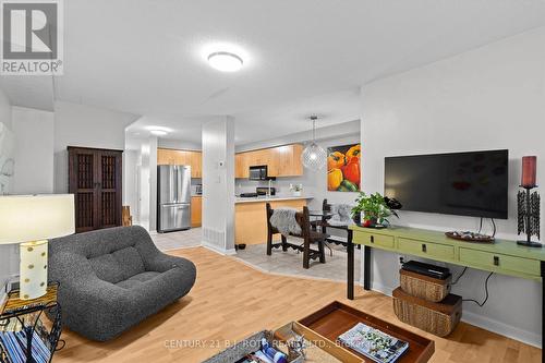 359 Ferndale Drive S, Barrie, ON - Indoor Photo Showing Living Room
