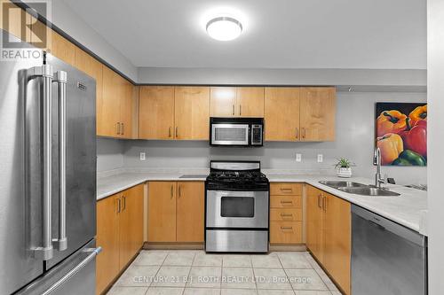 359 Ferndale Drive S, Barrie, ON - Indoor Photo Showing Kitchen With Double Sink