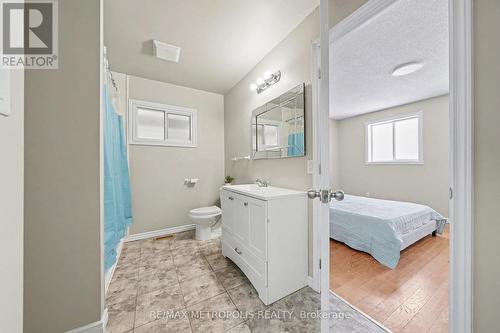 19 Robin Court, Barrie, ON - Indoor Photo Showing Bathroom