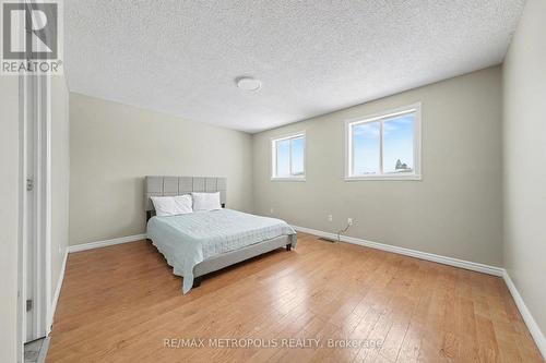 19 Robin Court, Barrie, ON - Indoor Photo Showing Bedroom