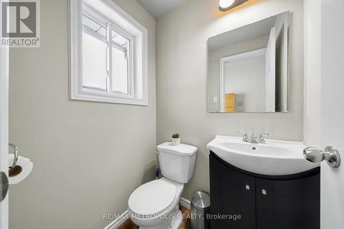 19 Robin Court, Barrie, ON - Indoor Photo Showing Bathroom