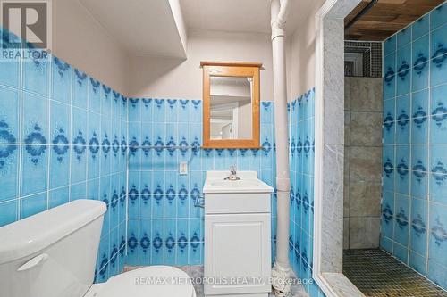 19 Robin Court, Barrie, ON - Indoor Photo Showing Bathroom