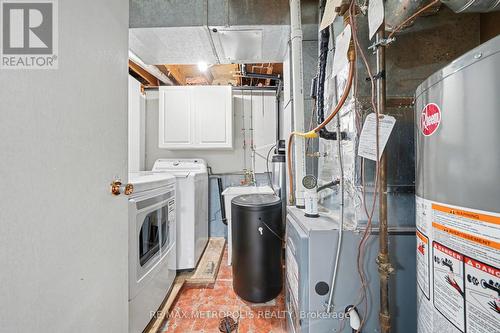 19 Robin Court, Barrie, ON - Indoor Photo Showing Laundry Room