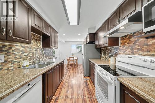 19 Robin Court, Barrie, ON - Indoor Photo Showing Kitchen With Double Sink