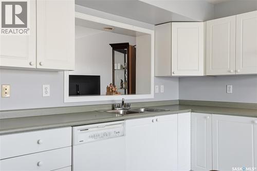 120 103 Rutherford Crescent, Saskatoon, SK - Indoor Photo Showing Kitchen With Double Sink