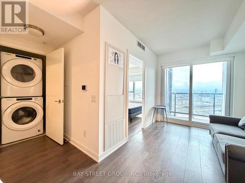 1609 - 30 Samuel Wood Way, Toronto, ON - Indoor Photo Showing Laundry Room