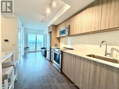 1609 - 30 Samuel Wood Way, Toronto, ON - Indoor Photo Showing Kitchen