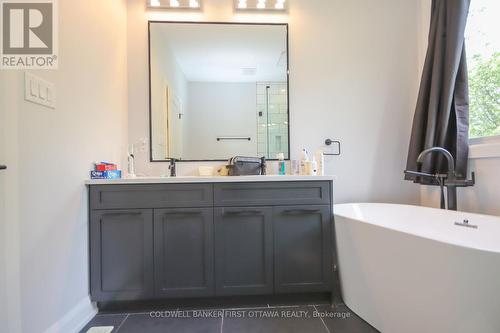 165 Wesley Avenue, Ottawa, ON - Indoor Photo Showing Bathroom