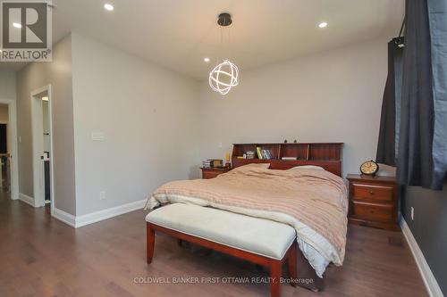 165 Wesley Avenue, Ottawa, ON - Indoor Photo Showing Bedroom