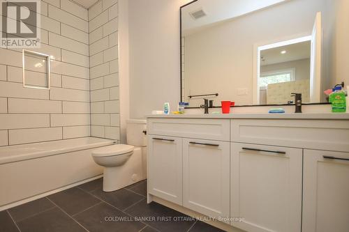165 Wesley Avenue, Ottawa, ON - Indoor Photo Showing Bathroom