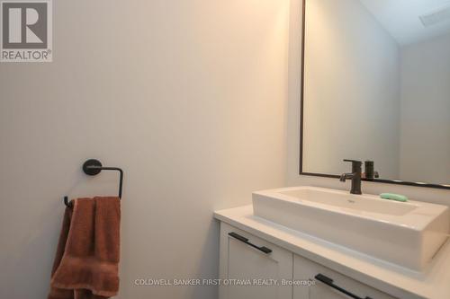 165 Wesley Avenue, Ottawa, ON - Indoor Photo Showing Bathroom