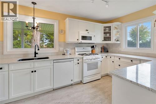 7931 Grande River Line, Chatham-Kent, ON - Indoor Photo Showing Kitchen
