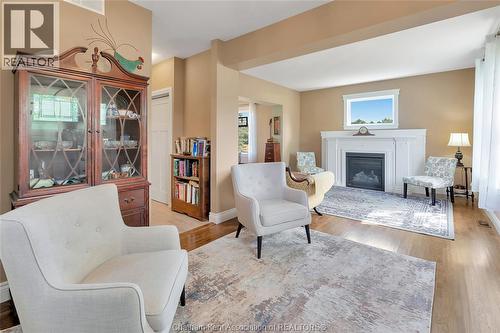 7931 Grande River Line, Chatham-Kent, ON - Indoor Photo Showing Living Room With Fireplace