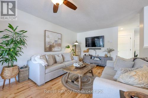 14 Scourfield Drive, Ingersoll (Ingersoll - North), ON - Indoor Photo Showing Living Room