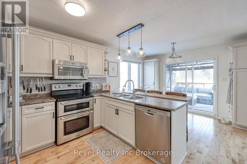 14 Scourfield Drive, Ingersoll (Ingersoll - North), ON - Indoor Photo Showing Kitchen With Double Sink