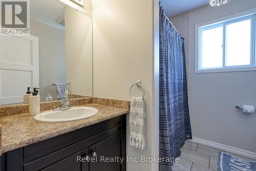 14 Scourfield Drive, Ingersoll (Ingersoll - North), ON - Indoor Photo Showing Bathroom