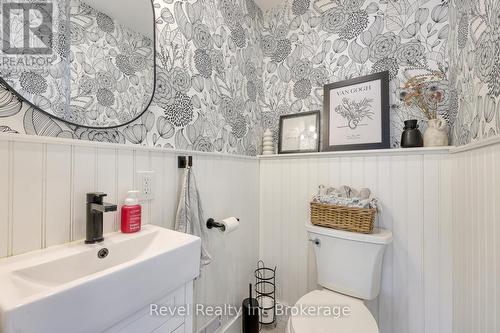 14 Scourfield Drive, Ingersoll (Ingersoll - North), ON - Indoor Photo Showing Bathroom