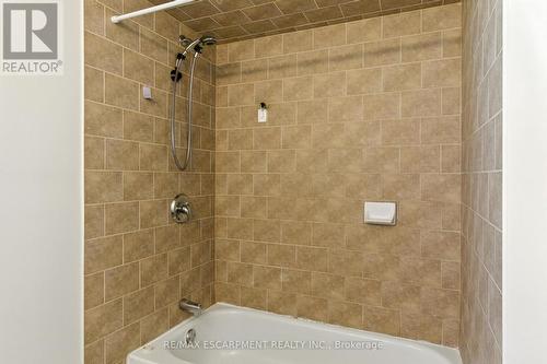 22 Worsley Road, Hamilton, ON - Indoor Photo Showing Bathroom