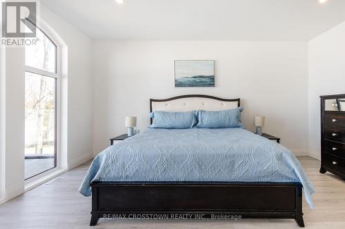 178 Moores Beach Road, Georgina, ON - Indoor Photo Showing Bedroom
