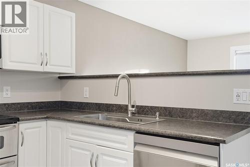 154 Blakeney Crescent, Saskatoon, SK - Indoor Photo Showing Kitchen With Double Sink