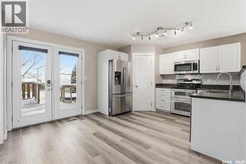 154 Blakeney Crescent, Saskatoon, SK - Indoor Photo Showing Kitchen