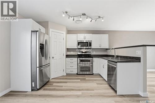 154 Blakeney Crescent, Saskatoon, SK - Indoor Photo Showing Kitchen