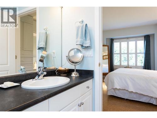 2524 Quail Lane, Kelowna, BC - Indoor Photo Showing Bathroom