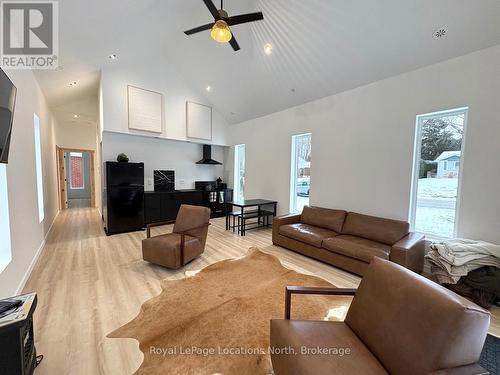 304 Eliza Street, Meaford, ON - Indoor Photo Showing Living Room