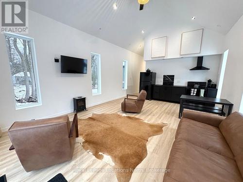 304 Eliza Street, Meaford, ON - Indoor Photo Showing Living Room