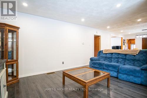Living Room - 33504 Highway 17 Highway, Deep River, ON - Indoor Photo Showing Living Room
