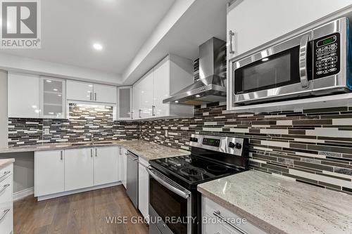 113 - 5 Weldrick Road W, Richmond Hill, ON - Indoor Photo Showing Kitchen With Upgraded Kitchen