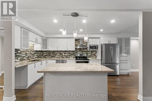 113 - 5 Weldrick Road W, Richmond Hill, ON - Indoor Photo Showing Kitchen With Double Sink With Upgraded Kitchen
