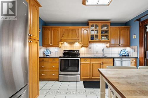 6891 Shelter Bay Road, Mississauga, ON - Indoor Photo Showing Kitchen